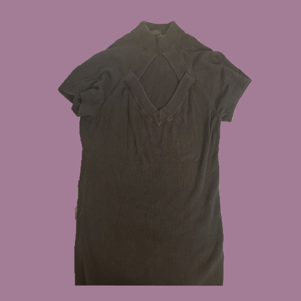 Torrid black tshirt neck detail